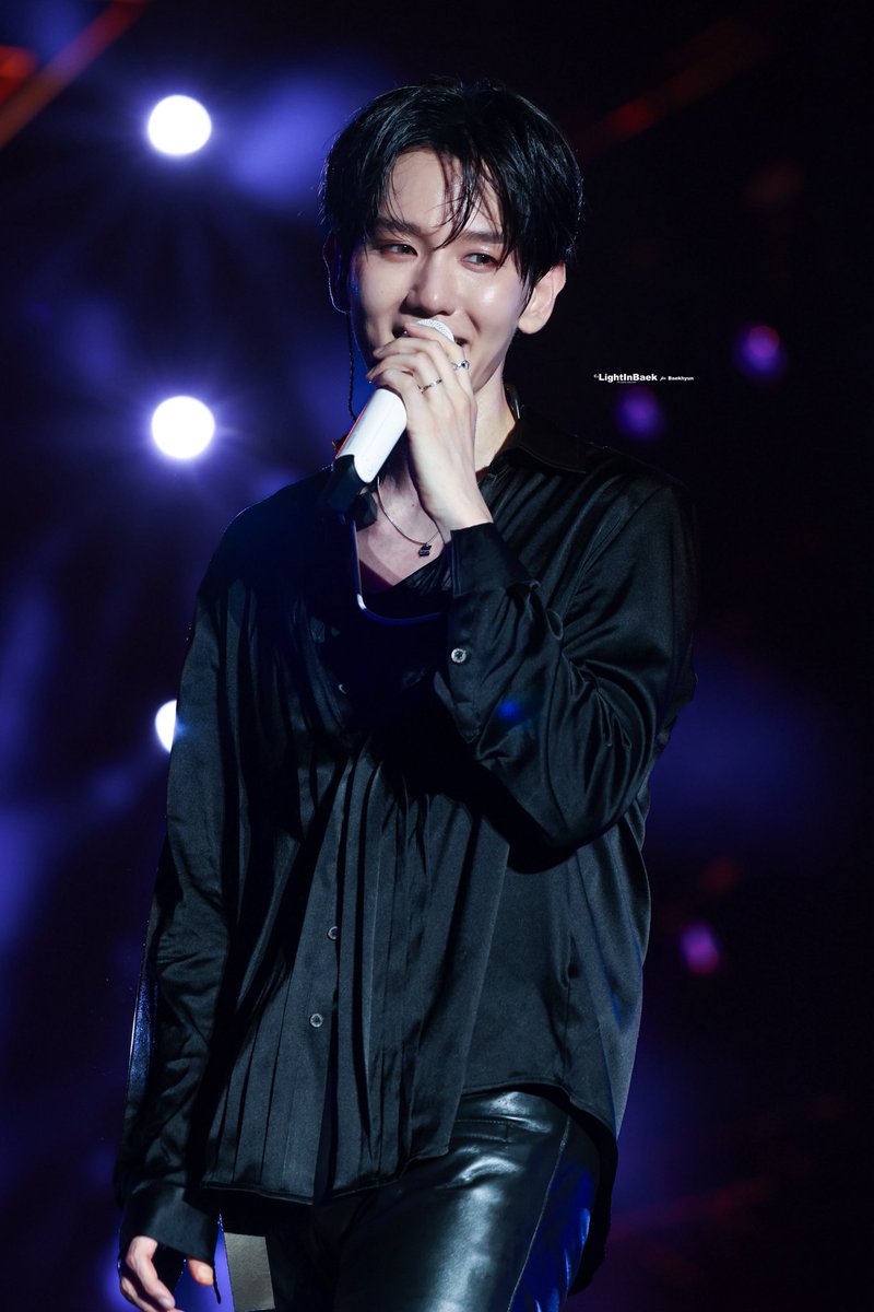 LightInBaek0506's tweet photo. 260927 KARZY Taipei

백현야 너무 보고 싶어😢

@B_hundred_Hyun @INB100_official 
#BAEKHYUN #백현 #변백현 #ベッキョン https://t.co/iI7kugZS93