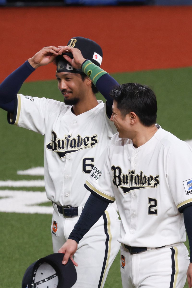 2n2nknkn's tweet photo. 宗ちゃん、来年からも若月さんと一緒にチームを引っ張って欲しい、、、と思ってしまう

#宗佑磨
#若月健矢 https://t.co/H6Bcz1dUc3