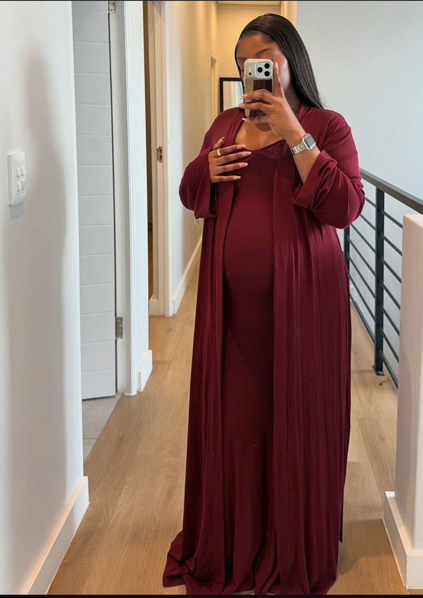 Priscill_Thato's tweet photo. No but Kay Yarms is the prettiest pregnant woman ever?? The gorgeous Mommy fr 🤰😍😍😍🔥🔥🔥 https://t.co/41wsoVejCV