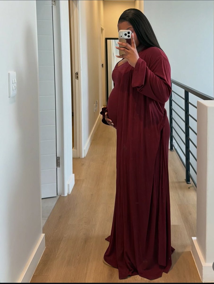 Priscill_Thato's tweet photo. No but Kay Yarms is the prettiest pregnant woman ever?? The gorgeous Mommy fr 🤰😍😍😍🔥🔥🔥 https://t.co/41wsoVejCV