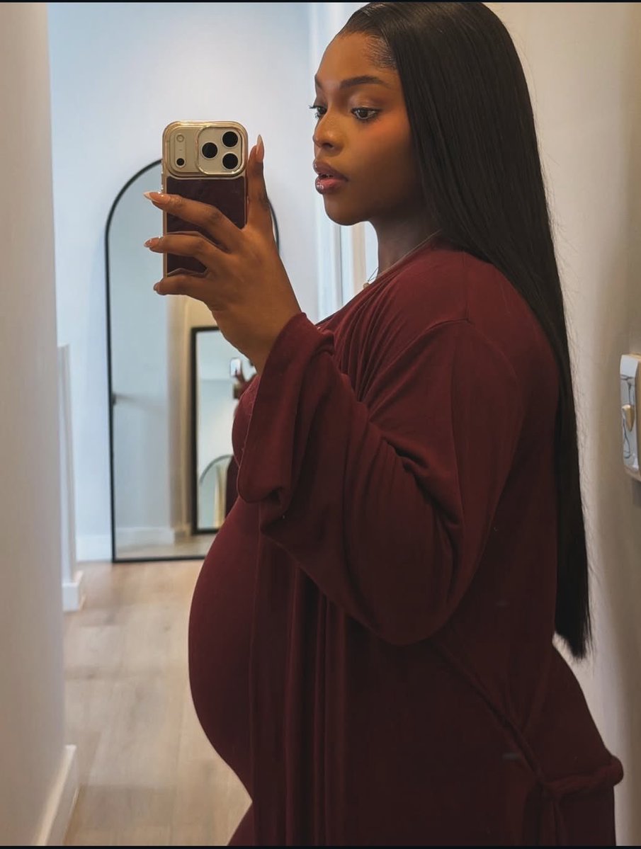 Priscill_Thato's tweet photo. No but Kay Yarms is the prettiest pregnant woman ever?? The gorgeous Mommy fr 🤰😍😍😍🔥🔥🔥 https://t.co/41wsoVejCV