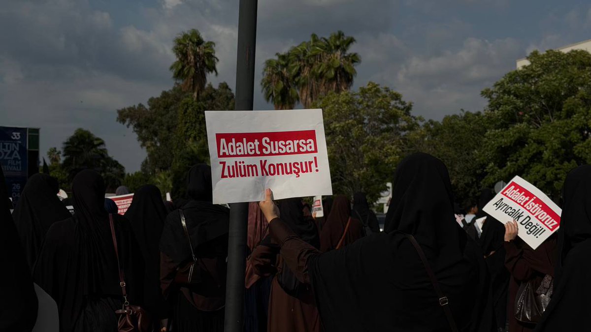 oncu_neslin_hcs's tweet photo. Furkan Hareketi mensupları, Adana'nın farklı yerlerinde özgürlük yürüyüşü ve adalet bekleyişi gerçekleştirdi.

📍E5 Karayolu / Seyhan

AdaletIstemek SuçMu
AkpDönemi ZulümDönemi
ZulmeKarşı Meydanlardayız https://t.co/zMAaN5EDMb