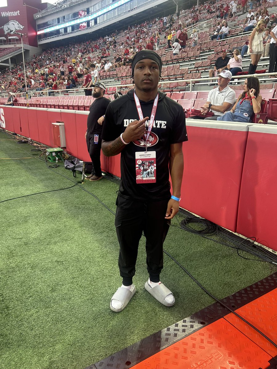 JakorriusHarvey's tweet photo. Had a great time at @RazorbackFB love the environment! @CoachEHicks @CoachBallard_ @Coach1Brown @Bjak88 https://t.co/TlxvAJt8Qs