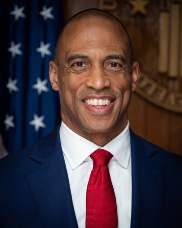 MrWhiplash_'s tweet photo. 🚨BREAKING: President Trump's HUD Secretary Scott Turner is now KICKING OFF ALL illegal aliens from Section 8 housing - demanding proof of citizenship for all Section 8 tenants.  

"No longer will illegal aliens be able to leave citizenship boxes blank or take advantage of HUD-funded housing, riding the coattails of hardworking American citizens."

Do you support this?

YES or NO?

IF you support this, Give me a THUMBS-UP👍!