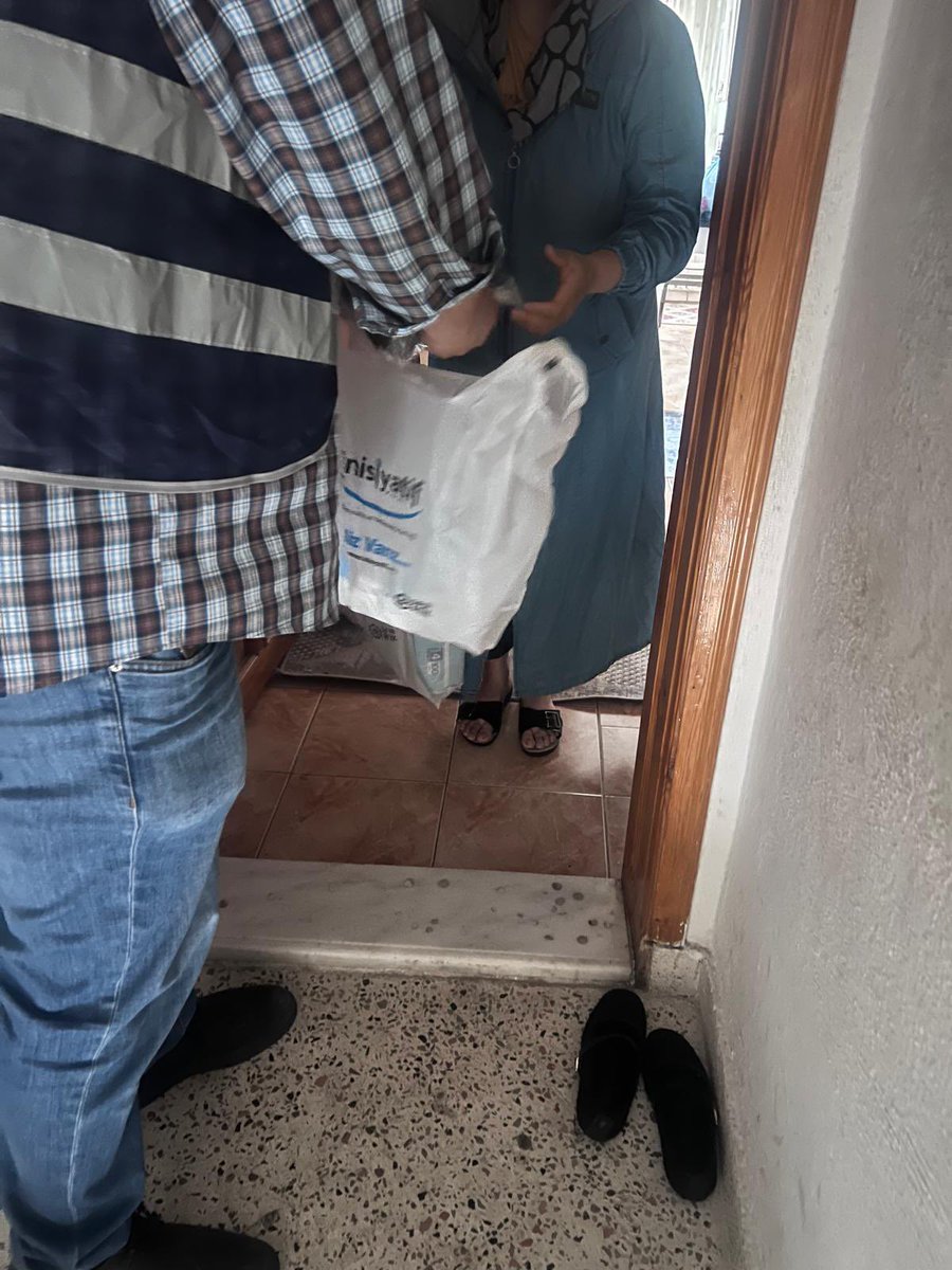 inisiyatifmerkz's tweet photo. 📍Eskişehir

İl Temsilciliğimiz aracılığıyla derneğimizden yardım talebinde bulunan ailemizin gıda kolisi, bebek bezi, hijyen seti ve kıyafet ihtiyaçlarını karşıladık. 

Türk Yurdu’nda kimse kendini kimsesiz hissetmesin diye, #BizVarız… https://t.co/pTTcjCA9vD