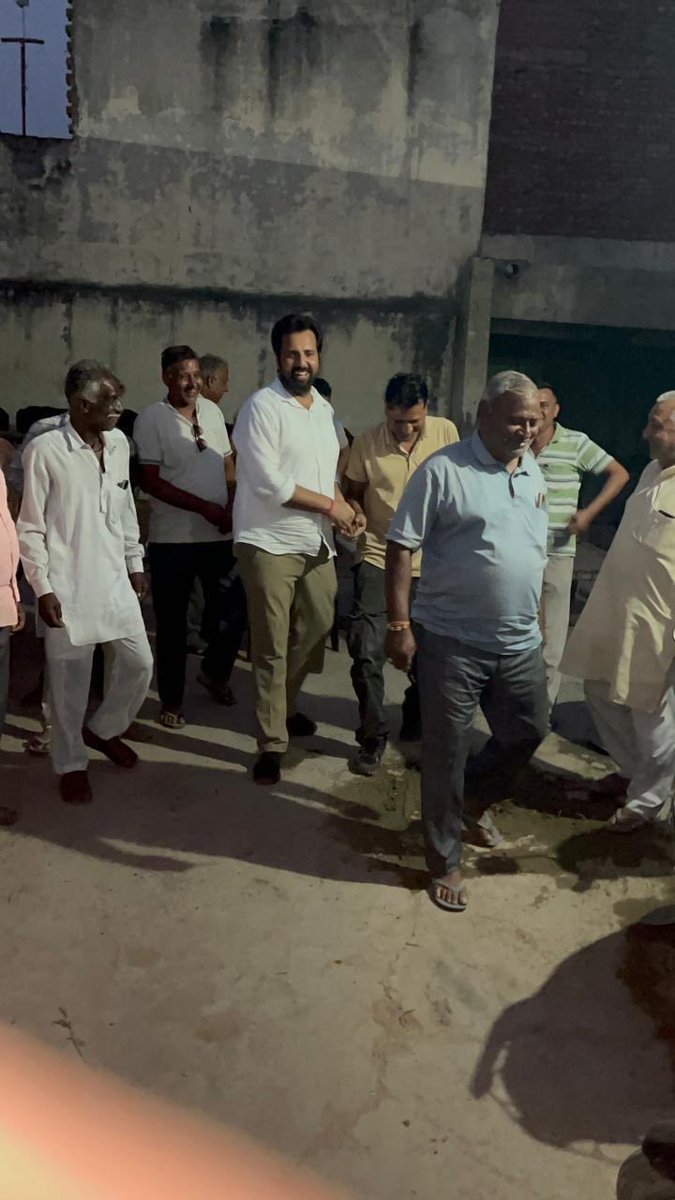 umeshkamboj5's tweet photo. लगातार चल रहे जनसंपर्क अभियान के तहत हल्का रादौर के गांव अकबरपुर और गोलनी में अपनों के बीच पहुंचकर साथियों से आत्मीय मुलाकात हुई।
अपनों का विश्वास और समर्थन ही मेरी सबसे बड़ी ताकत है। इसी विश्वास के साथ क्षेत्र की आवाज़ बुलंद करने का यह सफर निरंतर जारी रहेगा।
@DeependerSHooda https://t.co/q3hFO11Yt4