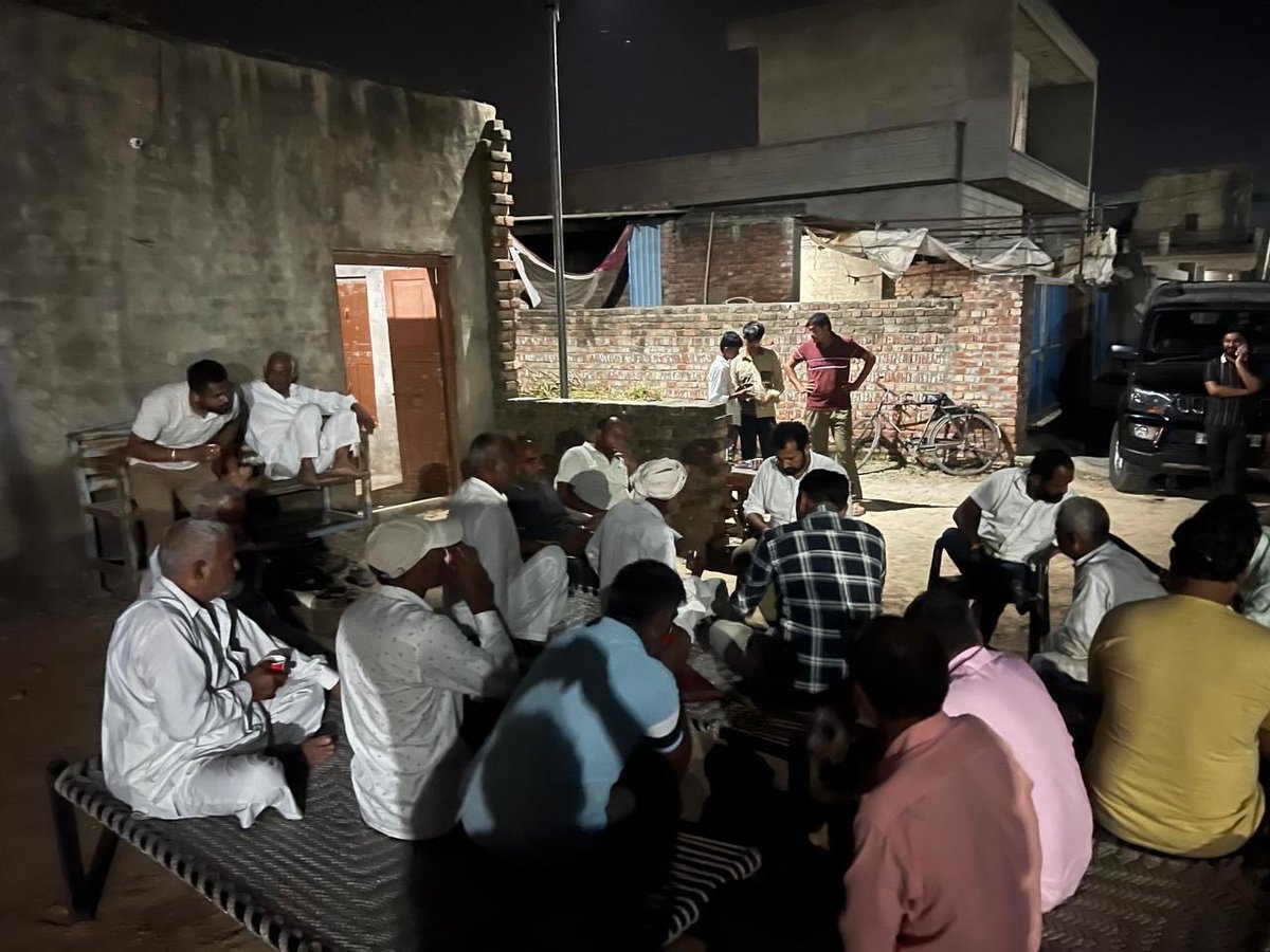 umeshkamboj5's tweet photo. लगातार चल रहे जनसंपर्क अभियान के तहत हल्का रादौर के गांव अकबरपुर और गोलनी में अपनों के बीच पहुंचकर साथियों से आत्मीय मुलाकात हुई।
अपनों का विश्वास और समर्थन ही मेरी सबसे बड़ी ताकत है। इसी विश्वास के साथ क्षेत्र की आवाज़ बुलंद करने का यह सफर निरंतर जारी रहेगा।
@DeependerSHooda https://t.co/q3hFO11Yt4