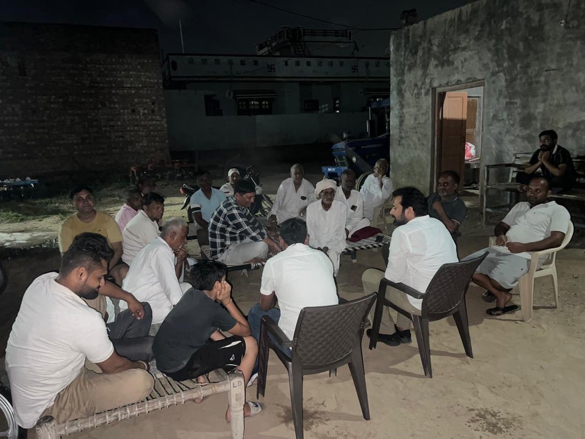 umeshkamboj5's tweet photo. लगातार चल रहे जनसंपर्क अभियान के तहत हल्का रादौर के गांव अकबरपुर और गोलनी में अपनों के बीच पहुंचकर साथियों से आत्मीय मुलाकात हुई।
अपनों का विश्वास और समर्थन ही मेरी सबसे बड़ी ताकत है। इसी विश्वास के साथ क्षेत्र की आवाज़ बुलंद करने का यह सफर निरंतर जारी रहेगा।
@DeependerSHooda https://t.co/q3hFO11Yt4
