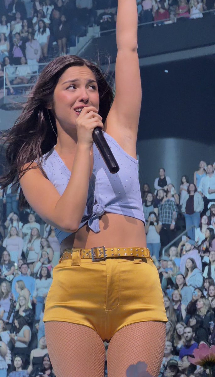 graciispet's tweet photo. Desperately need to lick her pits https://t.co/AqdJDCe9rp