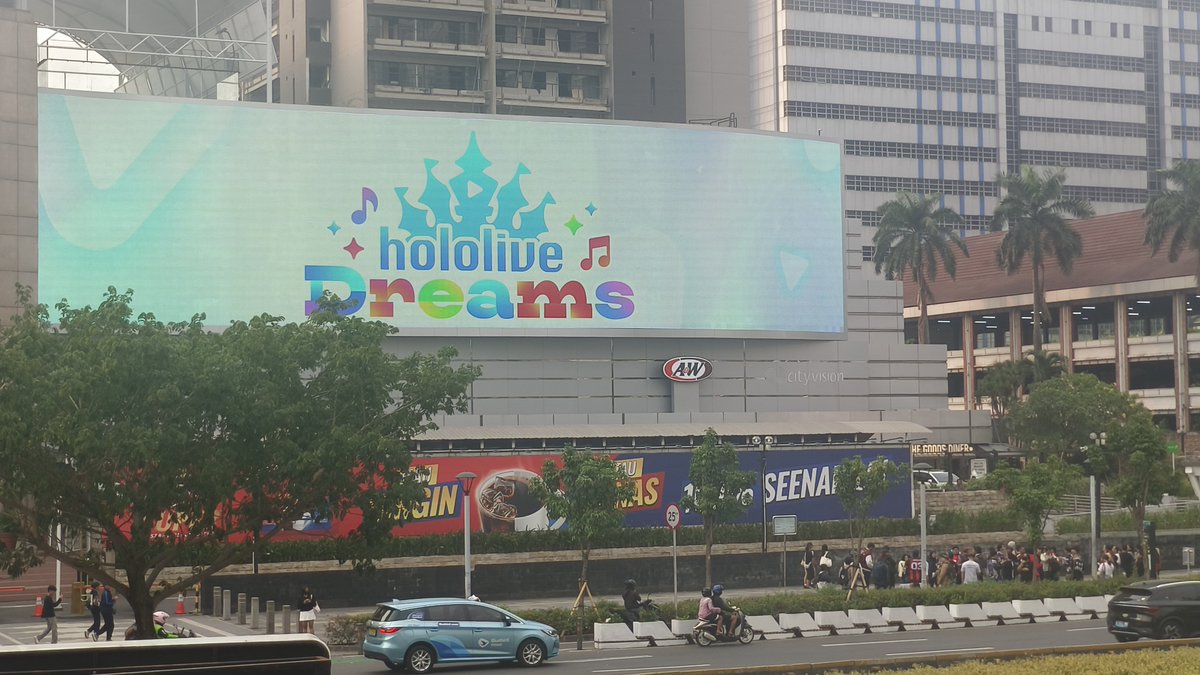 cwind_s's tweet photo. POV: you're spying on a huge crowd of hololive fans and holodori ads from afar.
#holodori_Takeover #holoh3ro https://t.co/hypgbn1hat