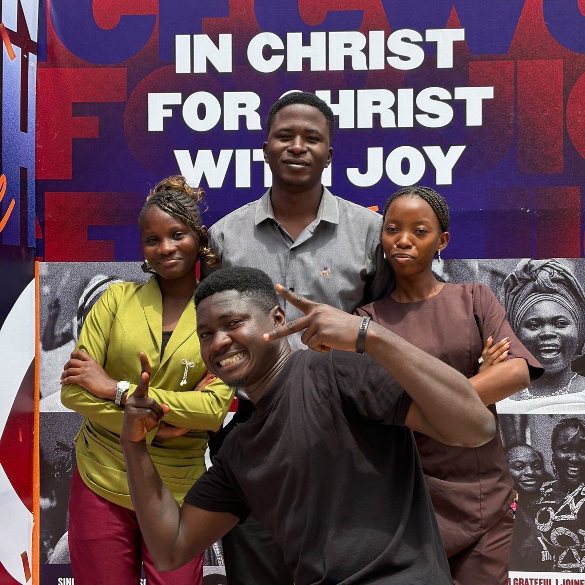 Adewole__Favour's tweet photo. In church today, Pastor Tobi taught about healing and he asked people who were sick to step out. He then told people to volunteer to heal them. They did and Jesus was glorified. I was marvelled and yes, this is my why🥹
Mark 16:17 https://t.co/6U1VSB4bt4