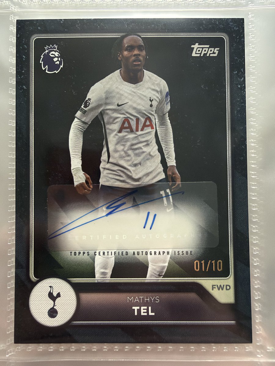 Nath_williams19's tweet photo. @DannyAarons @MattHDGamer my son just packed this is it worth anything? I have no idea😂 https://t.co/Necfk8u82u