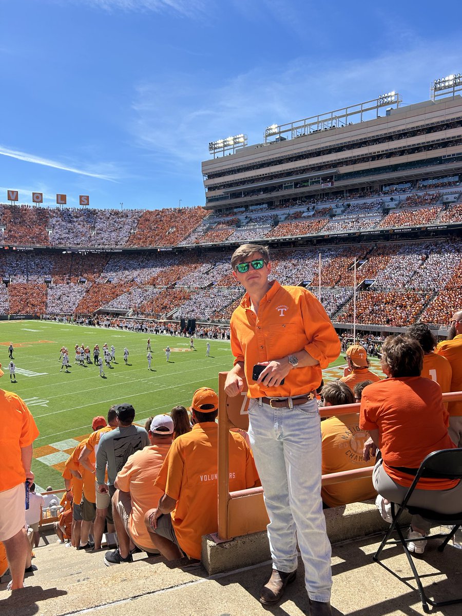 Pampark2021's tweet photo. @WhiteHouse GO VOLS!! Cheering you on Mr. President🇺🇸 https://t.co/IKffvRGixZ