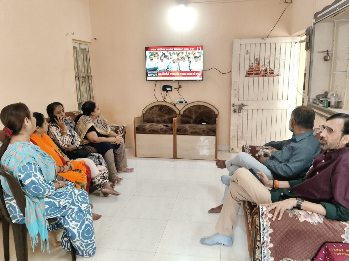 kiranraninga's tweet photo. વોર્ડ નંબર 11 અમારા નિવાસ્થાને કોર્પોરેટર શ્રી શૈલેષભાઈ દવે ની આગેવાનીમાં ૧૩૮ મો મન કી બાત નો પ્રોગ્રામ નિહાળીઓ

#mankibat https://t.co/sWHE56o4my