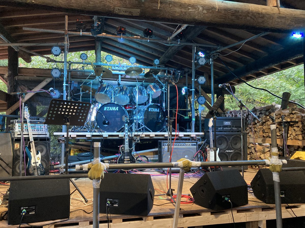 meekcrh's tweet photo. キャンロックフェス！！⛰️

ガランドウ初めての野外フェスでとても楽しかったです！
今回はYOSHIKIさんモデルのドラムセットで叩かせていただきました

カレーも美味しかったです🍛
ありがとうございました🙏

W.A.R.P.のドラマー🥁
ナルシンさんと📸
#ガランドウ
#キャンロクパーク https://t.co/Q2yoiMOysn