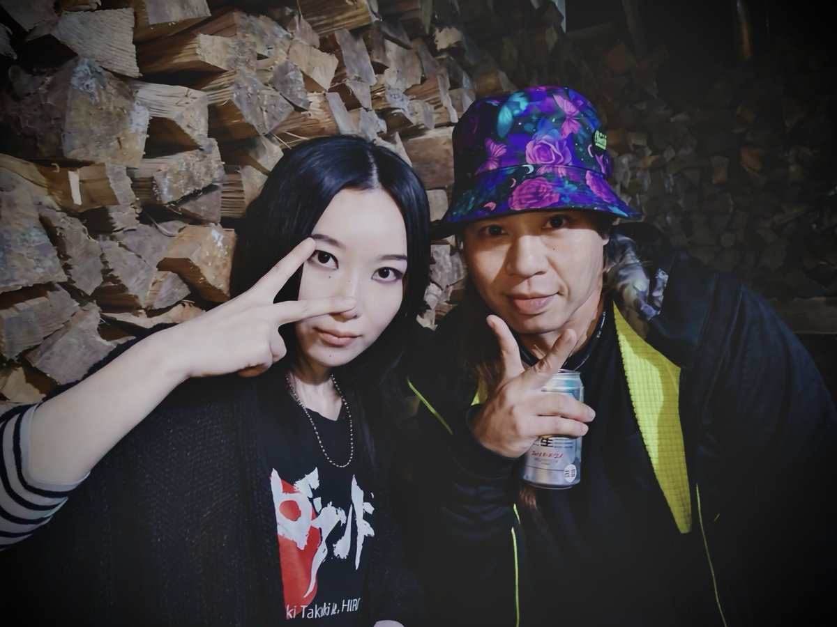 meekcrh's tweet photo. キャンロックフェス！！⛰️

ガランドウ初めての野外フェスでとても楽しかったです！
今回はYOSHIKIさんモデルのドラムセットで叩かせていただきました

カレーも美味しかったです🍛
ありがとうございました🙏

W.A.R.P.のドラマー🥁
ナルシンさんと📸
#ガランドウ
#キャンロクパーク https://t.co/Q2yoiMOysn