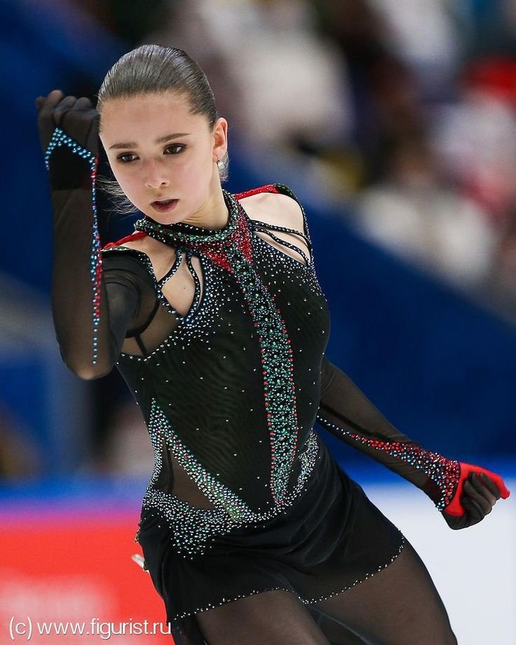 eyatennisball's tweet photo. the best bolero outfit of all the time🐍 https://t.co/kk2A4Orqa5