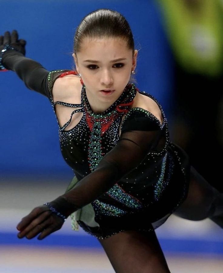eyatennisball's tweet photo. the best bolero outfit of all the time🐍 https://t.co/kk2A4Orqa5