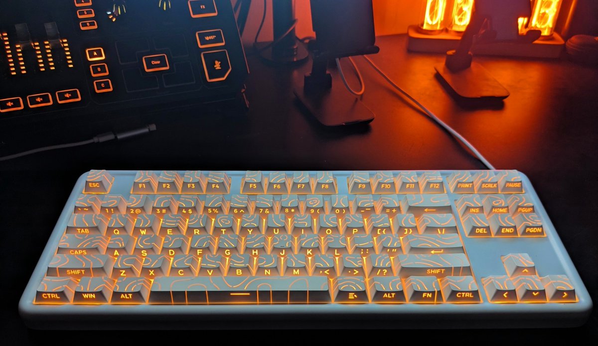 Cielwavey's tweet photo. I really like my new keyboard https://t.co/LNIU4YbNrZ