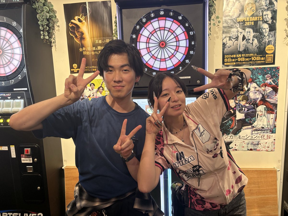 darts398's tweet photo. とりあえずtricoさんでの写真はもっとあるけど明日ゆっくり！舞姫さん楽しかったよ〜！
日本各地のダーツァーの方達とお話しできて本当に楽しかった！レーティングが全てじゃない楽しさがそこにはありました！（クライナーは破産の元���でもダーツ祭りで使う分だったと思えば安上がり！） https://t.co/CobtBZmeUW