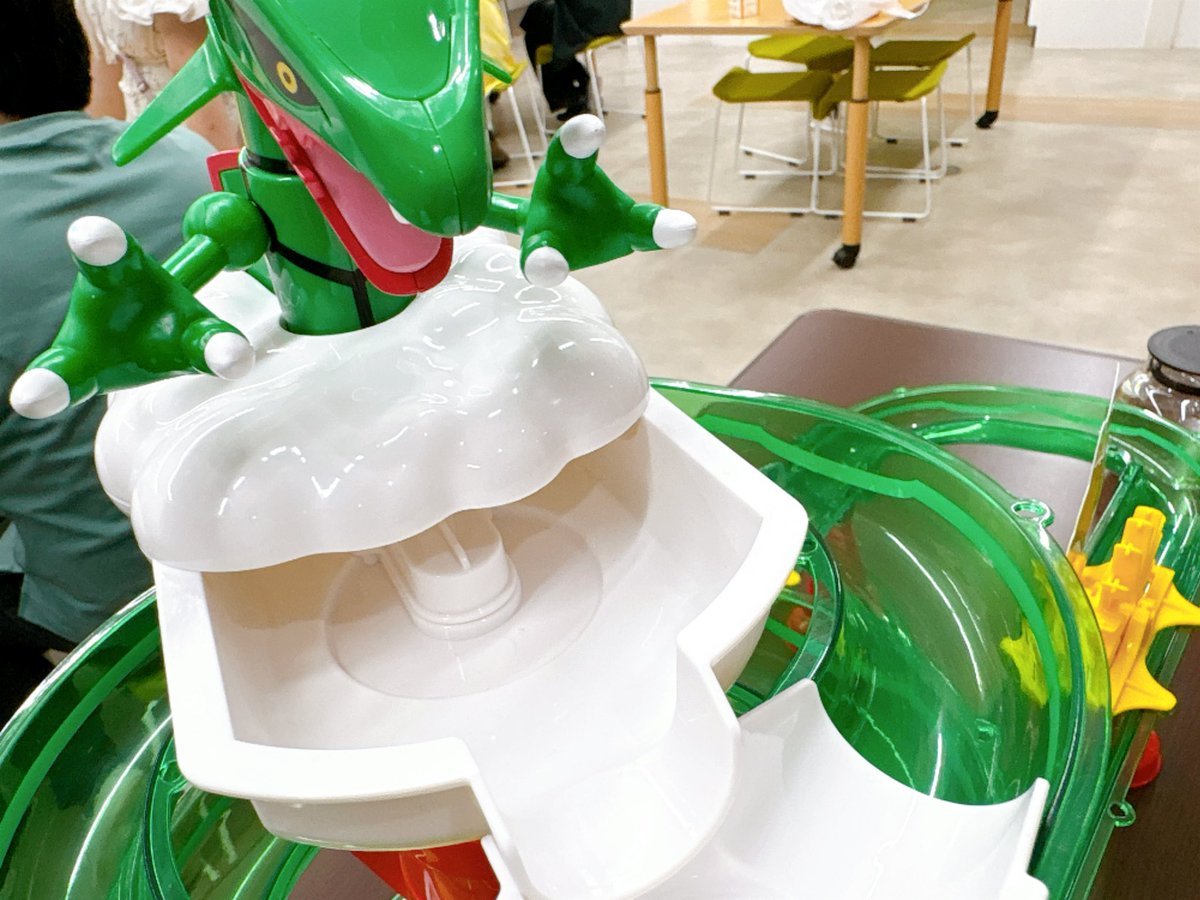 LPPUpokemon's tweet photo. 本日はレックウザ流しそうめんファイナルにご参加いただき、ありがとうございました🐉
総勢20名が参加でしたね!!
新しく2名の女性トレーナーも参加+2回目や3回目のリピーターも多く、大変盛り上がりました🙌
今日はポケモントークで推しポケについての話がよく聞こえたり、ユナイトしてるグループが居ましたね😊
あまり暑くない日でしたが、それでもポケモンユーザーが集まって今年最後のレックウザ流しそうめんがこんなに盛り上がって嬉しかったです!!
今日の感想はぜひ
#LPPU でお願いします😊
改めて本日はありがとうございました🙇♂️