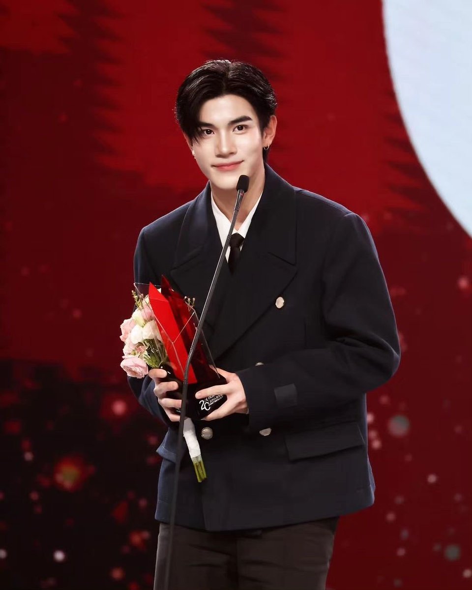 heavenlyeuri's tweet photo. Both of these are actual Jury awards and not based on fan votes😭👏

CONGRATS FOURTH AND TANRAK
#FourthBLActorOfTheYear 

Best Rising Star                 BL Actor of the year
(Liming)                                             (Tanrak) https://t.co/jCvXh6abai