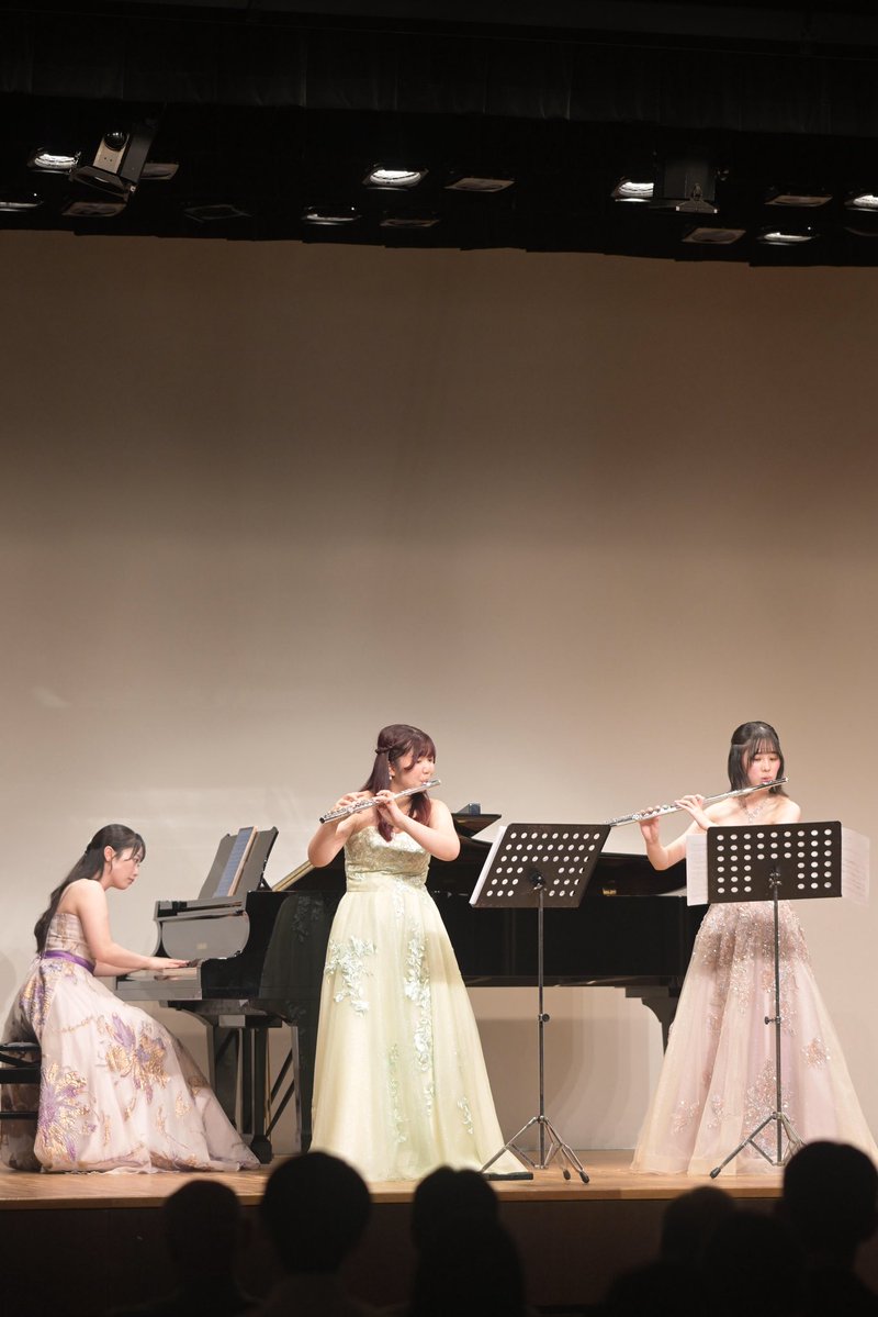 suzutumu1005's tweet photo. フルートデュオ Souffmiel 1st concert
終演致しました
初の東京自主企画コンサート、
めちゃくちゃ緊張しましたが楽しい演奏会でした😭
また皆さんに演奏を届けていけ��よう頑張ります❤️‍🔥
一緒に演奏してくれたまいかちゃん、あかりんありがとう😭
ご来場くださった皆様本当にありがとうございました！ https://t.co/zrL8xjDQu4