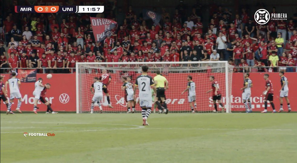 SergioSierraTV's tweet photo. Le acaban de tangar un gol a @UnionistasCF (ya van dos acciones de gol raritas esta temporada contra los charros…)

De nuevo un árbitro de @Primera_RFEF va al monitor y no cambia su decisión https://t.co/OL205U7M35