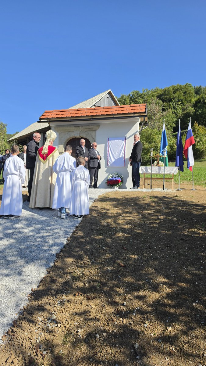 JozePlut's tweet photo. V župniji Lučine, kjer je bil krščen božji sl. Jože Buh, je škof Jamnik daroval sv. mašo in ob rojstni hiši v Zadobju blagolovil pomnik. 
- božjii služabnik Jožef Buh, prosi za nas! https://t.co/QNOfNAXF8P