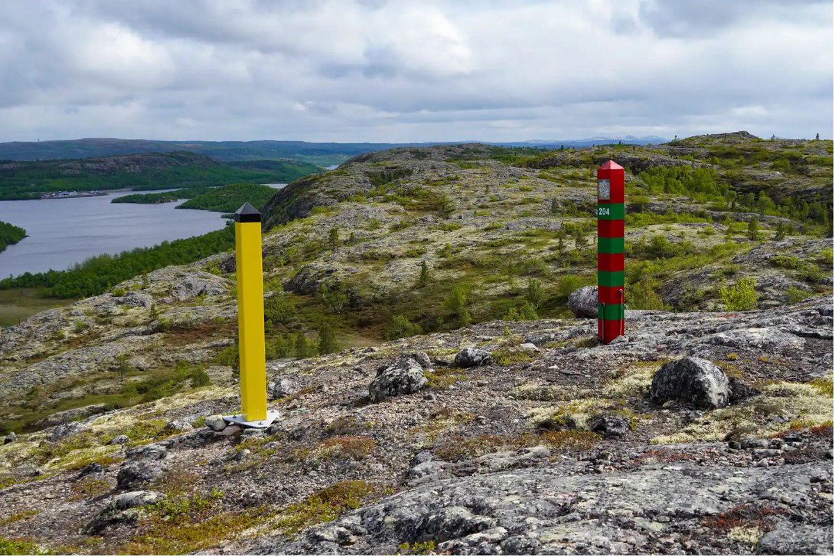hjernevakta's tweet photo. This 👇🏻 is the Norwegian border with Russia. (Peaceful since 1826)
Russia is not the enemy of the Norwegian people. https://t.co/Duepv6kQcU