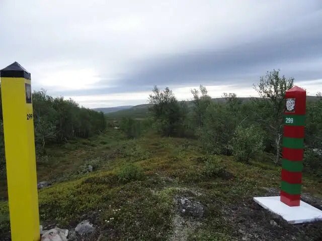 hjernevakta's tweet photo. This 👇🏻 is the Norwegian border with Russia. (Peaceful since 1826)
Russia is not the enemy of the Norwegian people. https://t.co/Duepv6kQcU