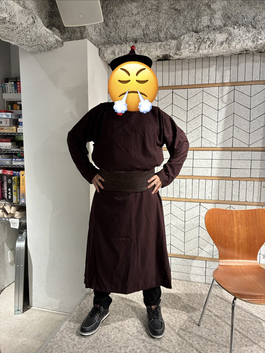 ryo_toriumi's tweet photo. 前々から行きたいと思っていたゆる学徒カフェのモンゴルナイトについに行けました！

黒川さんの貴重かつ面白な体験談、忘れないようにメモせねば…
モンゴルの民俗衣装デールも着れて大満足です❤️
恰幅が良くて似合うと黒川さんよりお褒めいただき恐悦至極

また行きたいぜ

#モンないっ https://t.co/brfsApMNEW