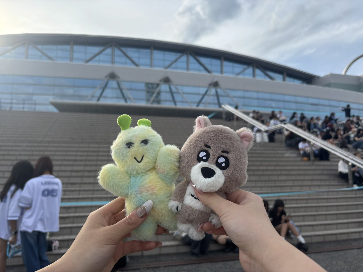uy_16i's tweet photo. 長野1日目⭐️🐶
ブン×3生で聴けたのほんと幸せすぎたし、席も神席すぎて、ずっと近くでみんなが踊ってるの見れてとっても幸せな時間でした( ･-･̥ )
メント中にジェヒョンさんにネームボード指して見せて小さく手振ったら 「うんうん」☺️ってしてくれて…T꒳T🩵🎵
ちょー楽しい1日でした👍🏻➰🎀 https://t.co/QvlmgBPHdU