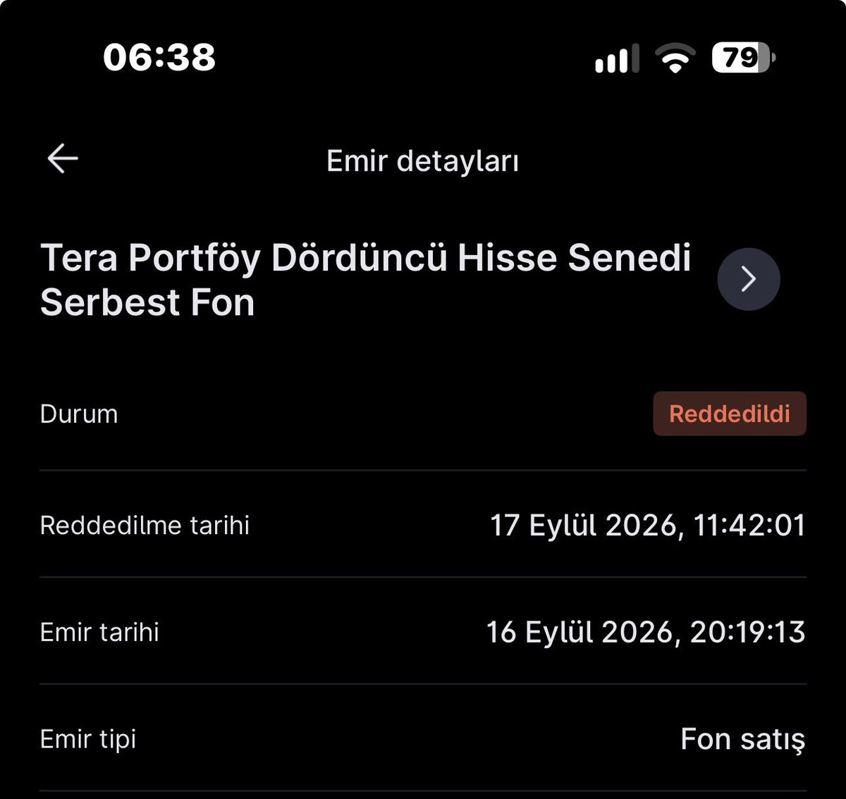 BorsaMizahi's tweet photo. Aile olarak perişan haldeyiz. Ne yapacağımı bilmiyorum. 1 kuruşum yok. Kredi kart ödemeleri geldi. Nakit olmadığı için mecburen yine kredi kartı kullanıyorum.

Allah’ım, yardım edin! Bu işin sonu hiç iyiye gitmiyor. Evlatlarımın yüzüne bakamıyorum. Oysaki onların geleceği için birikim yapıyordum. 1 lira kendime harcamıyordum. Elime para geçtikçe fona ekliyordum.

Sadece kredi kartı ödemesine 4-5 gün kala, kart borcu kadar fon bozup yaşıyordum. O paraya en yakın zamanda nefes kadar ihtiyacım var. Nefes almaya devam etmek için direniyorum ama direncim kırılmak üzere.

Kendi paramı istiyorum. Lütfen verin!

#FonMağdurlarıAçıklamaBekliyor
