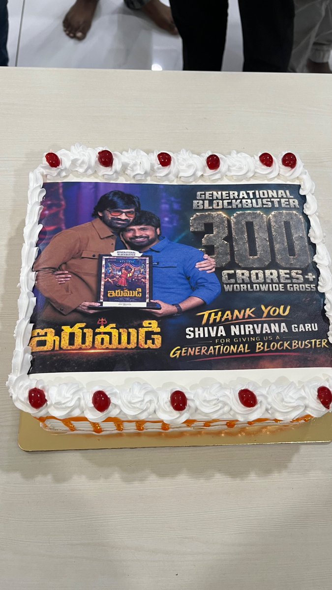 Harsha_offll's tweet photo. Finally met our blockbuster director @ShivaNirvana anna and celebrated movie success 
Thanks so much Anna giving #Irumudi movie ❤️
Mass Maharaj @RaviTeja_offl fans remember life long anna https://t.co/XZQnaSKAvc