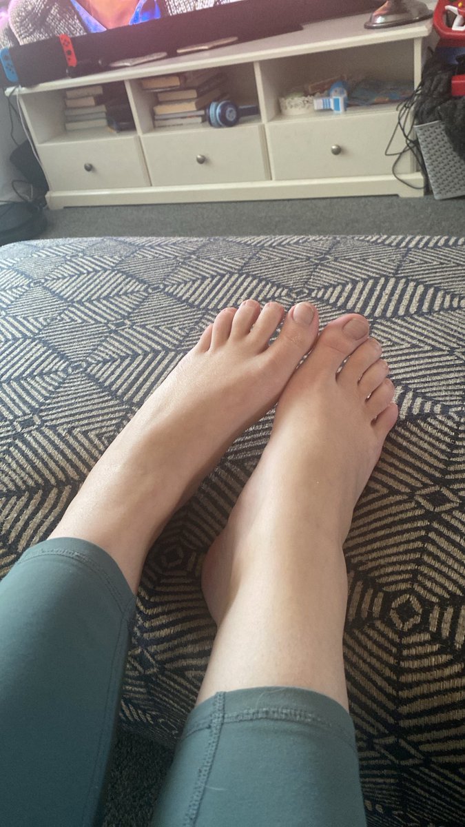emscrustyfwt's tweet photo. I need my feet rubbing https://t.co/4B3X5kgEJa