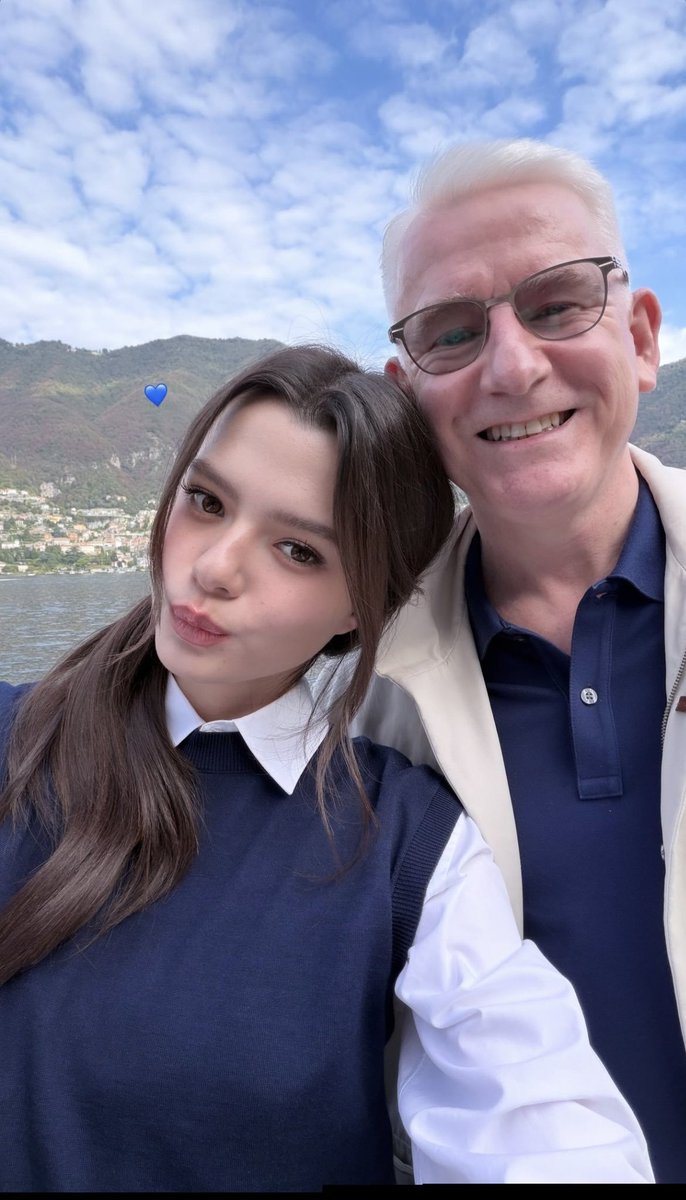 honeyapple100's tweet photo. I really hope Daddy can be with Becky whenever she goes to Europe for work. It’s so reassuring having him by her side💪🏻🥰

#beckysangels‌ #BeckyArmstrong‌ https://t.co/pTtzw0vf6x
