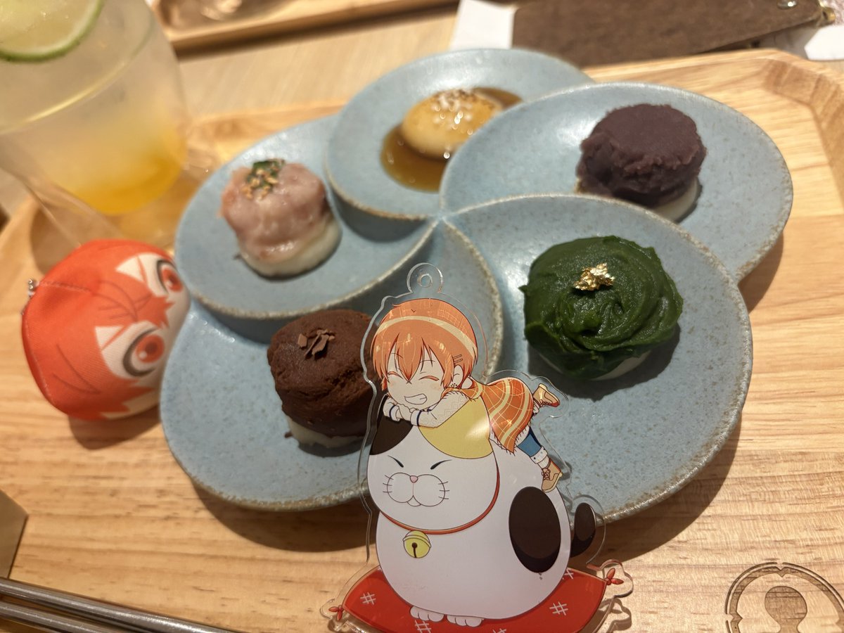 con_cof's tweet photo. 紺が食ったおもちこれで
明るいところで撮ったノートはこれ(もうちょいピンク) https://t.co/UFSZVc5Ovs