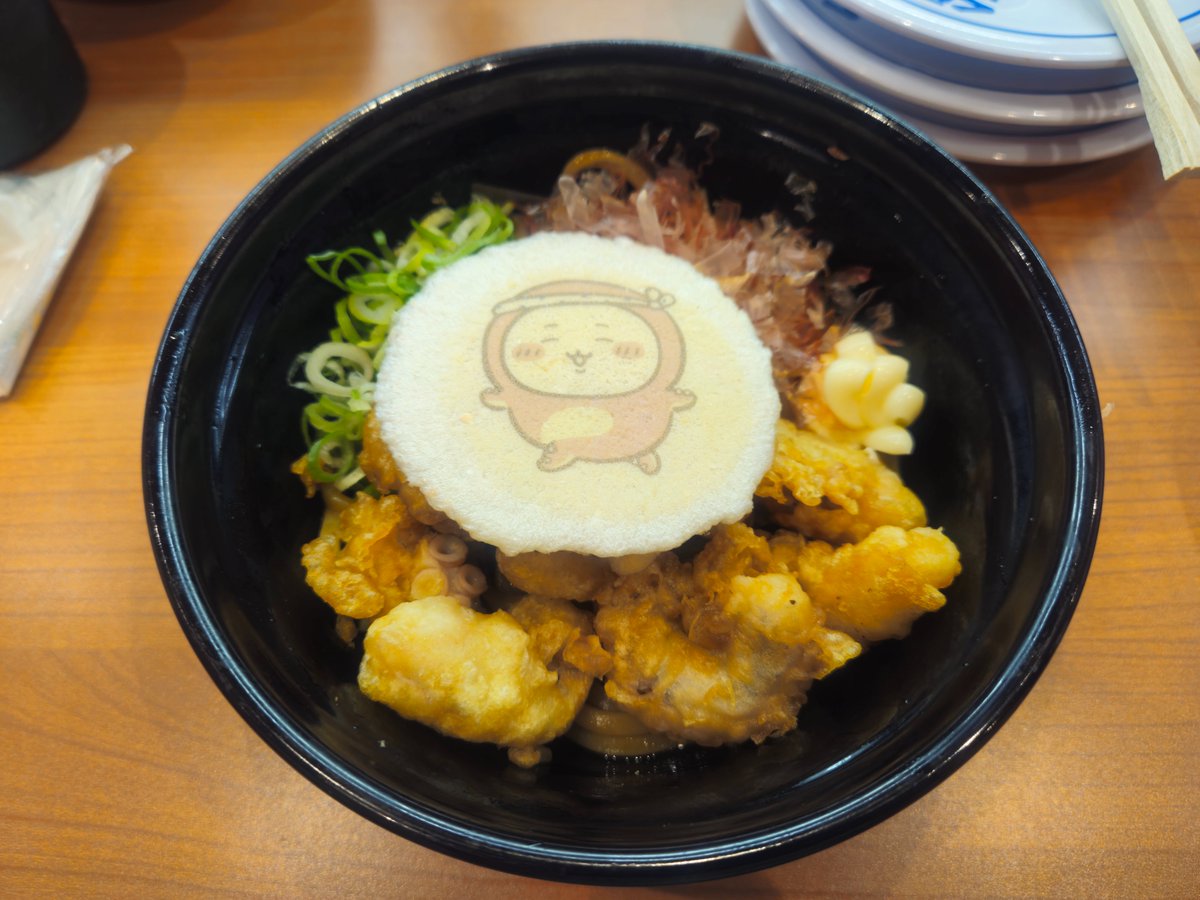 Yusuke_Kitayama's tweet photo. 【グルメ】くら寿司
2026年8月27日(木) 21:41頃
鰻が食べたくてフェアがもう終わるってんで行ってきた。ちいかわコラボもやってたんでついでにそれも食べてきた。鰻は7貫ぐらいで飽きたので定番のネタをいくつかで締めた。びっくらポンではハチワレとうさぎのフィギュアが当たった。
#KYグルメ日記 https://t.co/D7Ry0DbXEf