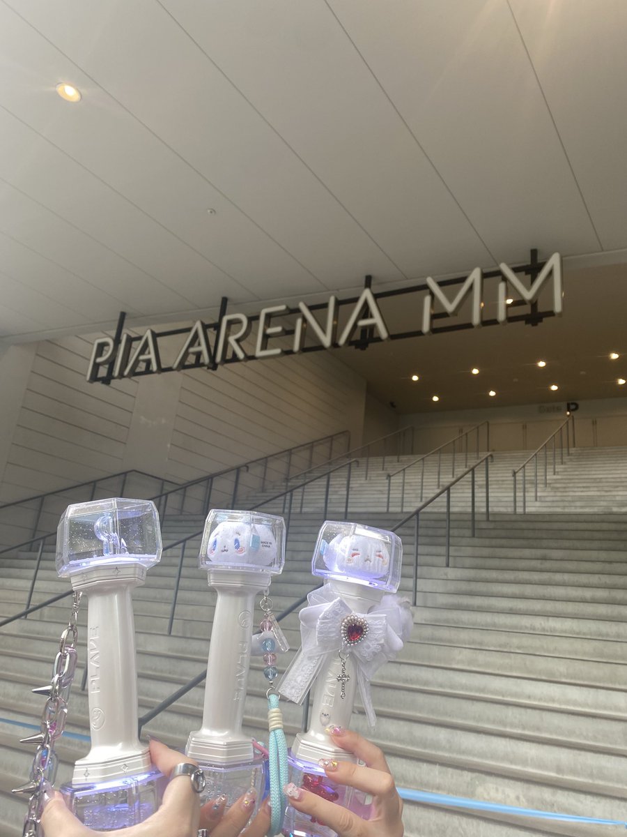 moamo_PL's tweet photo. 양일 콘서트 빂굿즈랑 공식굿즈(*´∀｀*)💕
위🚌가 안준 굿즈랑 못산거 빼면ㅜㅠ실생활용 제외하구 파우치3,키링1,가챠3,뱃지5,볼콕추가1~~드볼용 하미니 뱃지만 구하면 딱인데이번매물에 보이지가않음😂
행복한 이틀이었다😇💙💜💓❤️🖤 https://t.co/SIzs6YPfBw