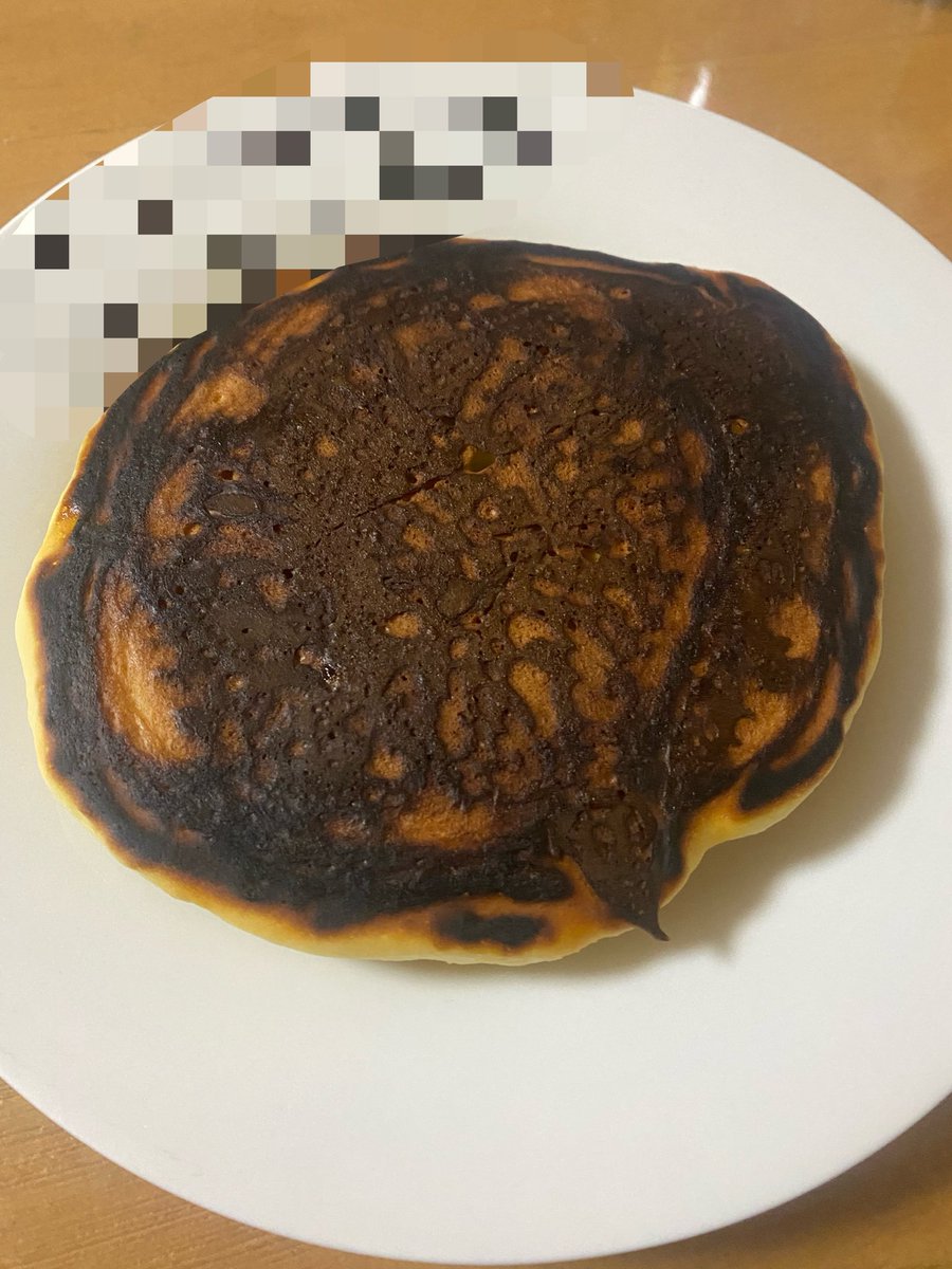 chako_Avvy's tweet photo. 私が過去に作った板のような硬さのホットケーキ（それぞれ撮影日別）です https://t.co/uxrfuIf4rw
