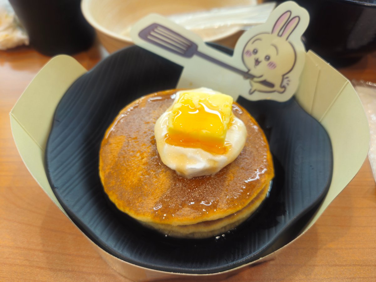 Yusuke_Kitayama's tweet photo. 【グルメ】くら寿司
2026年8月27日(木) 21:41頃
鰻が食べたくてフェアがもう終わるってんで行ってきた。ちいかわコラボもやってたんでついでにそれも食べてきた。鰻は7貫ぐらいで飽きたので定番のネタをいくつかで締めた。びっくらポンではハチワレとうさぎのフィギュアが当たった。
#KYグルメ日記 https://t.co/D7Ry0DbXEf
