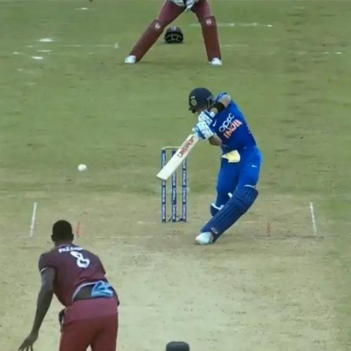 MostlyKohli's tweet photo. Viv Richards must be smiling somewhere after seeing this. https://t.co/pdB527vyXO