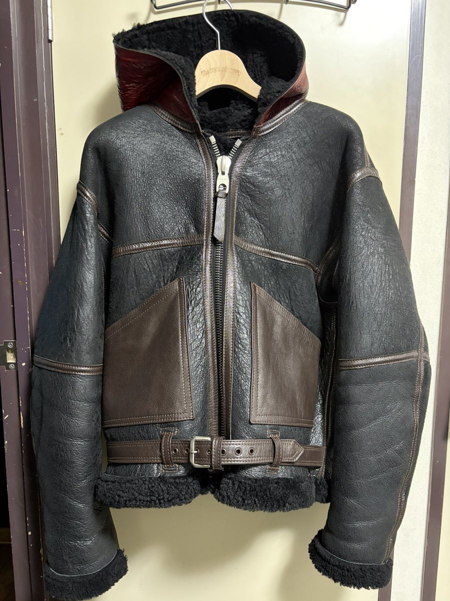 kyon_ffbe's tweet photo. レザーズデイには参戦したものの小物だけ買って高円寺へ…気になってたナイジェルケーボンのムートンアーヴィンジャケットを購入。とある界隈では革ジャンではなく男気だから買ってもいいんだと言われている模様
#ldfs https://t.co/sKGQmsKaTV