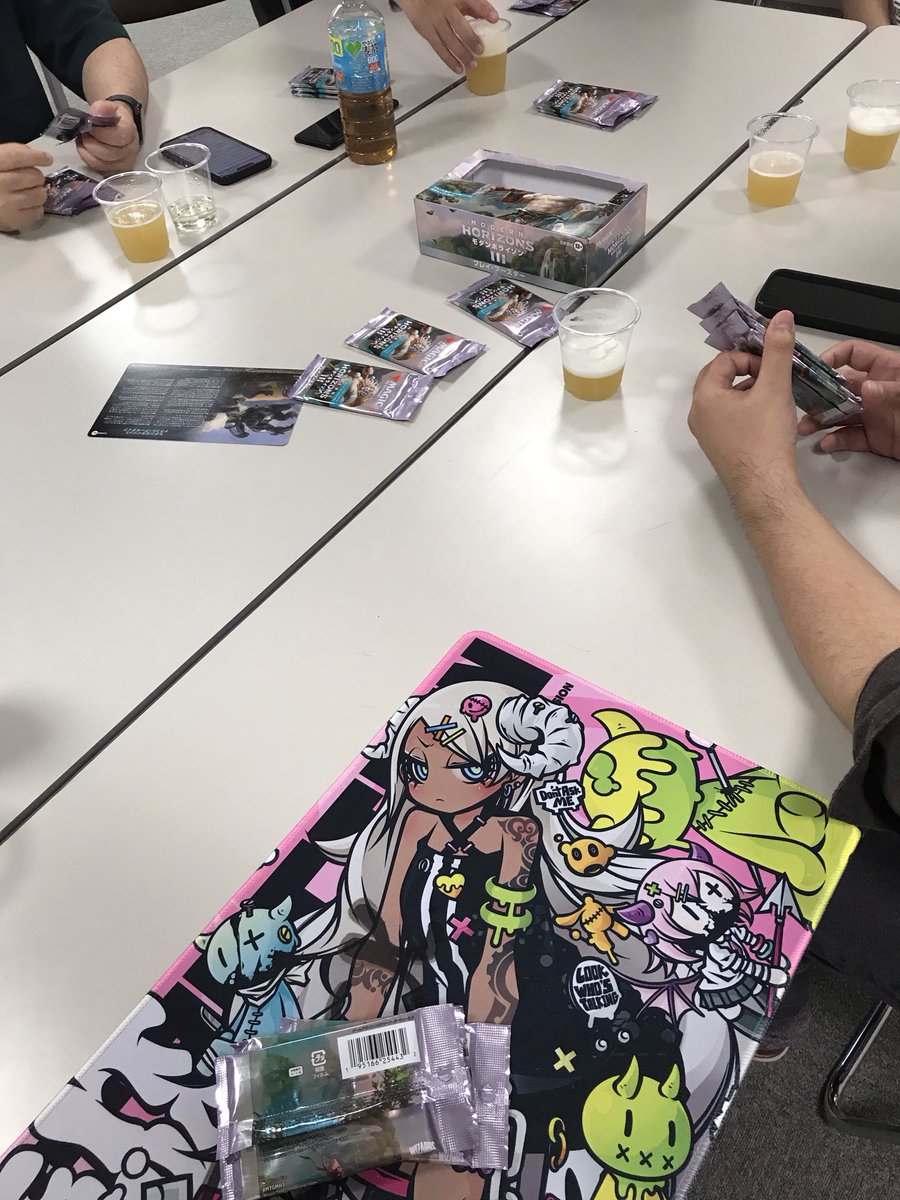 manmenmi4283's tweet photo. 本日は
飲酒ブードラとEDH https://t.co/SV5pMJoG1v
