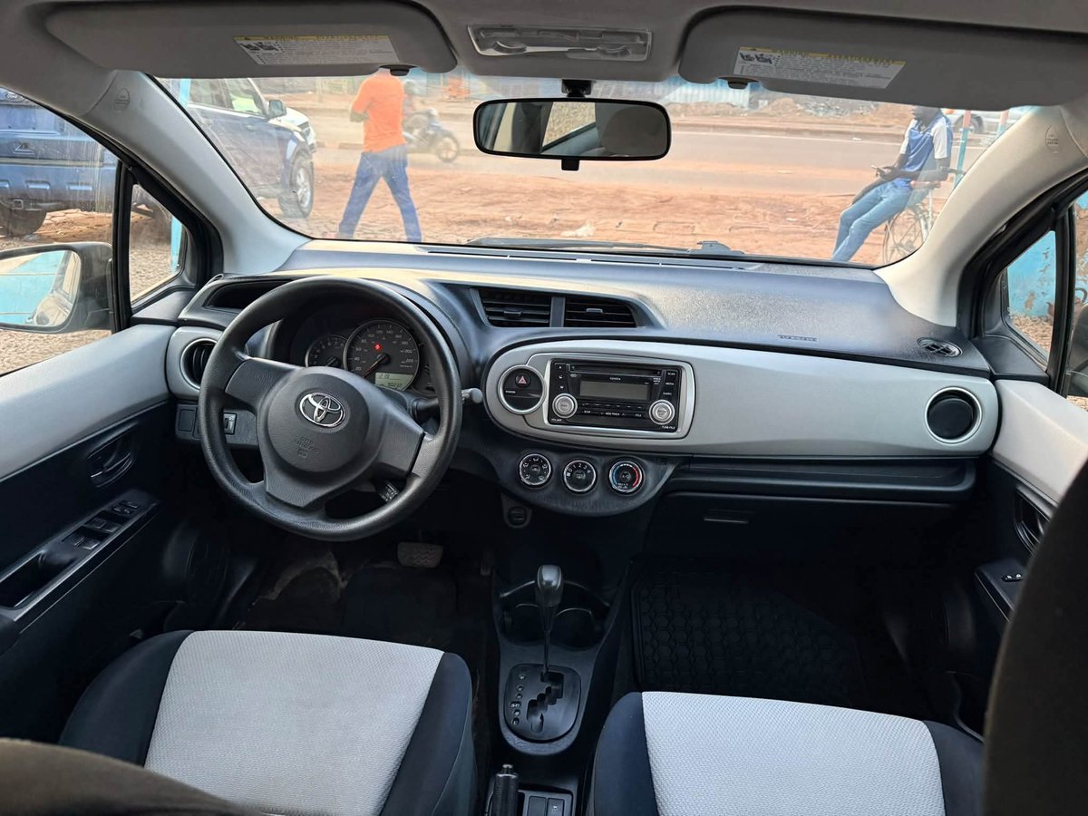 emmanutapsoba's tweet photo. Tu cherchais un véhicule pour déposer tes enfants à l'école ou qui fait #Ouaga-#Bobo avec 15 000F carburant vient prendre ça #ToyotaYaris 2013 arrivée du #Canada🇨🇦
4 cylindres 1.5 essence 
- Clim d’origine 
- Vitres électriques 

4 800 000 TTC 
Douane visite technique &amp; immat https://t.co/Qvnst84dbN