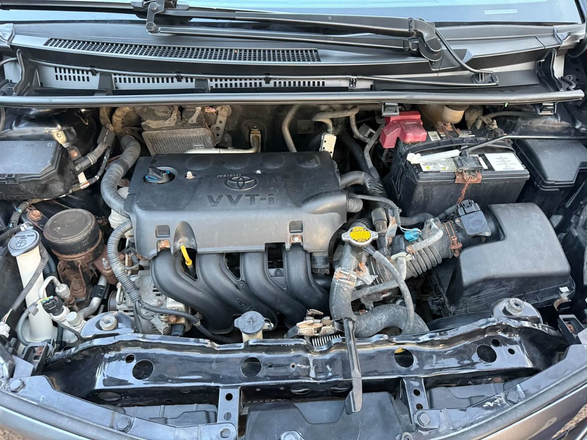 emmanutapsoba's tweet photo. Tu cherchais un véhicule pour déposer tes enfants à l'école ou qui fait #Ouaga-#Bobo avec 15 000F carburant vient prendre ça #ToyotaYaris 2013 arrivée du #Canada🇨🇦
4 cylindres 1.5 essence 
- Clim d’origine 
- Vitres électriques 

4 800 000 TTC 
Douane visite technique &amp; immat https://t.co/Qvnst84dbN