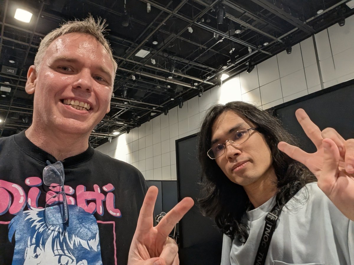 SaturnFiveLive's tweet photo. Wow! What an amazing event #ICSSingapore was!  Getting to meet so many friends I've known for years, watching shadowverse live with a crowd is unbeatable!! Please do it again next year 🙏 https://t.co/7YIepam0Qs