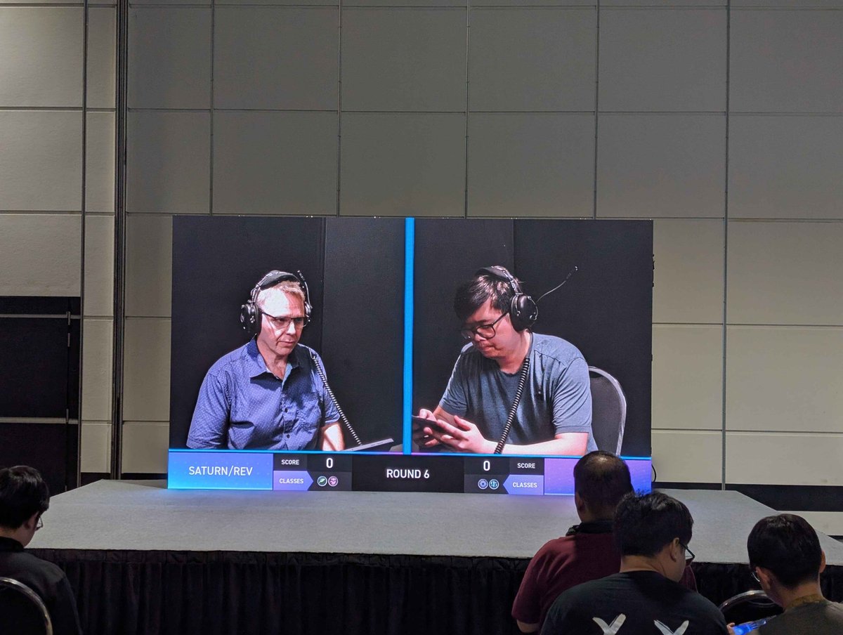 SaturnFiveLive's tweet photo. Wow! What an amazing event #ICSSingapore was!  Getting to meet so many friends I've known for years, watching shadowverse live with a crowd is unbeatable!! Please do it again next year 🙏 https://t.co/7YIepam0Qs