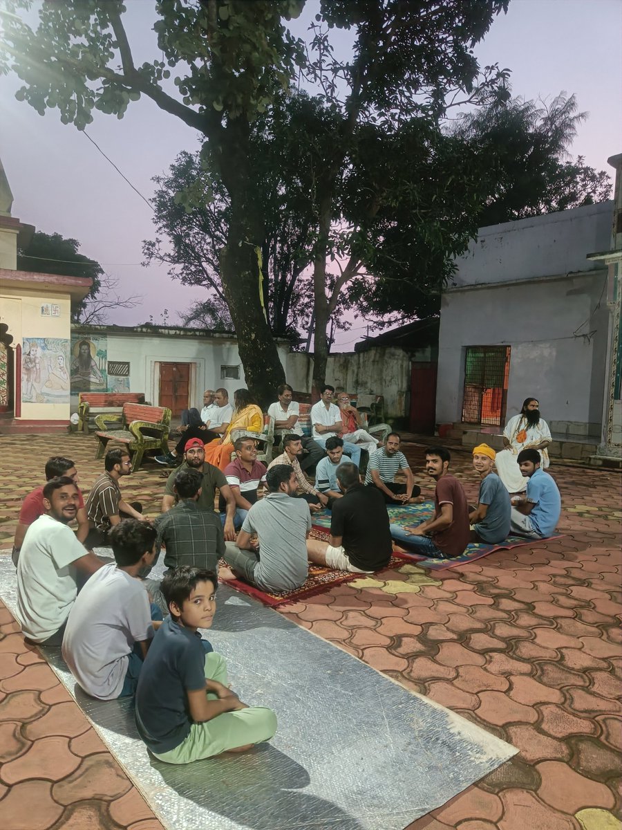 JaganDwivedi's tweet photo. बिग ब्रेकिंग  
मंदिरों में चोरी के विरोध में शिवराजपुर ग्रामवासी कल करेंगे ज्ञापन। मौजूद रहेंगे साधु संत..!

शिवराजपुर। गाजीपुर देवी मंदिर और दहलान धाम मंदिर में हुई चोरी की घटनाओं को लेकर ग्रामीणों में आक्रोश है। साथ ही गांव में थाना/पुलिस चौकी की मांग को लेकर ग्रामीणों ने पुलिस https://t.co/gFBWKqBuRt